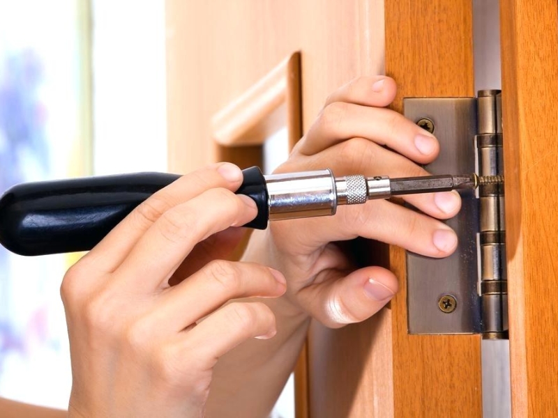 Sửa chữa cửa gỗ tại Hà Đông