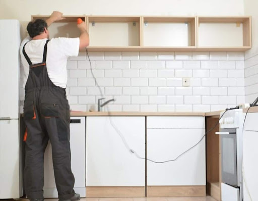 Sửa chữa tủ bếp gỗ công nghiệp