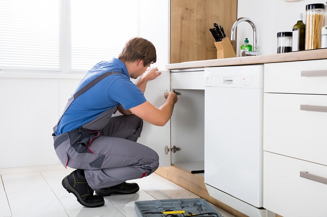 Sửa chữa tủ bếp gỗ công nghiệp